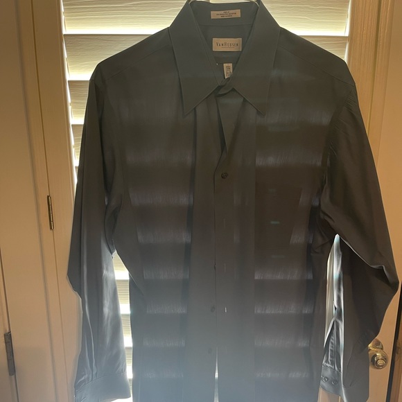 Van Heusen long sleeve button up - Picture 1 of 3